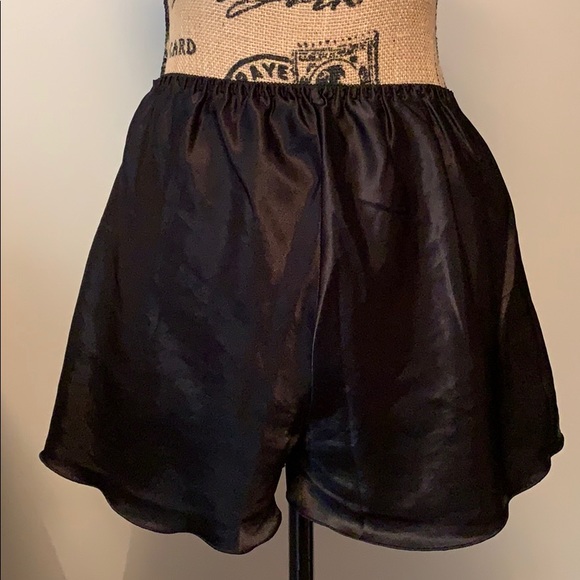 Silk black pyjama shorts - Picture 2 of 3